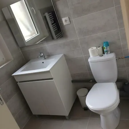 F2 Cosy Avec Cour Apartment